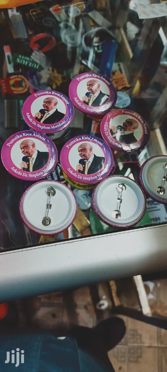 Button Badges With Pin