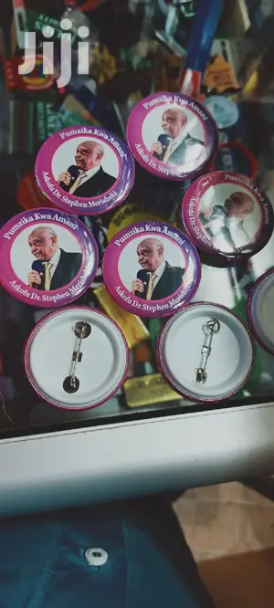 Button Badges With Pin