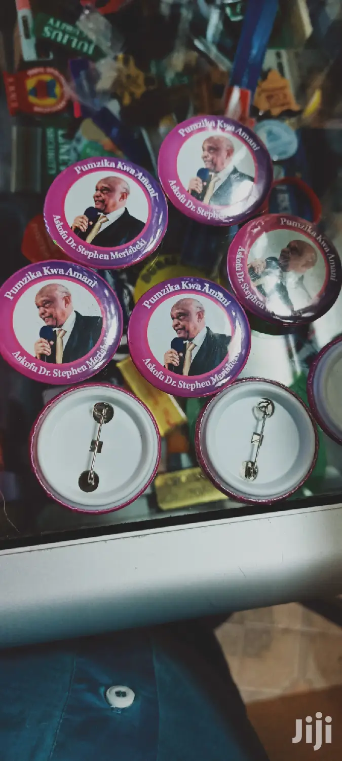 Button Badges With Pin