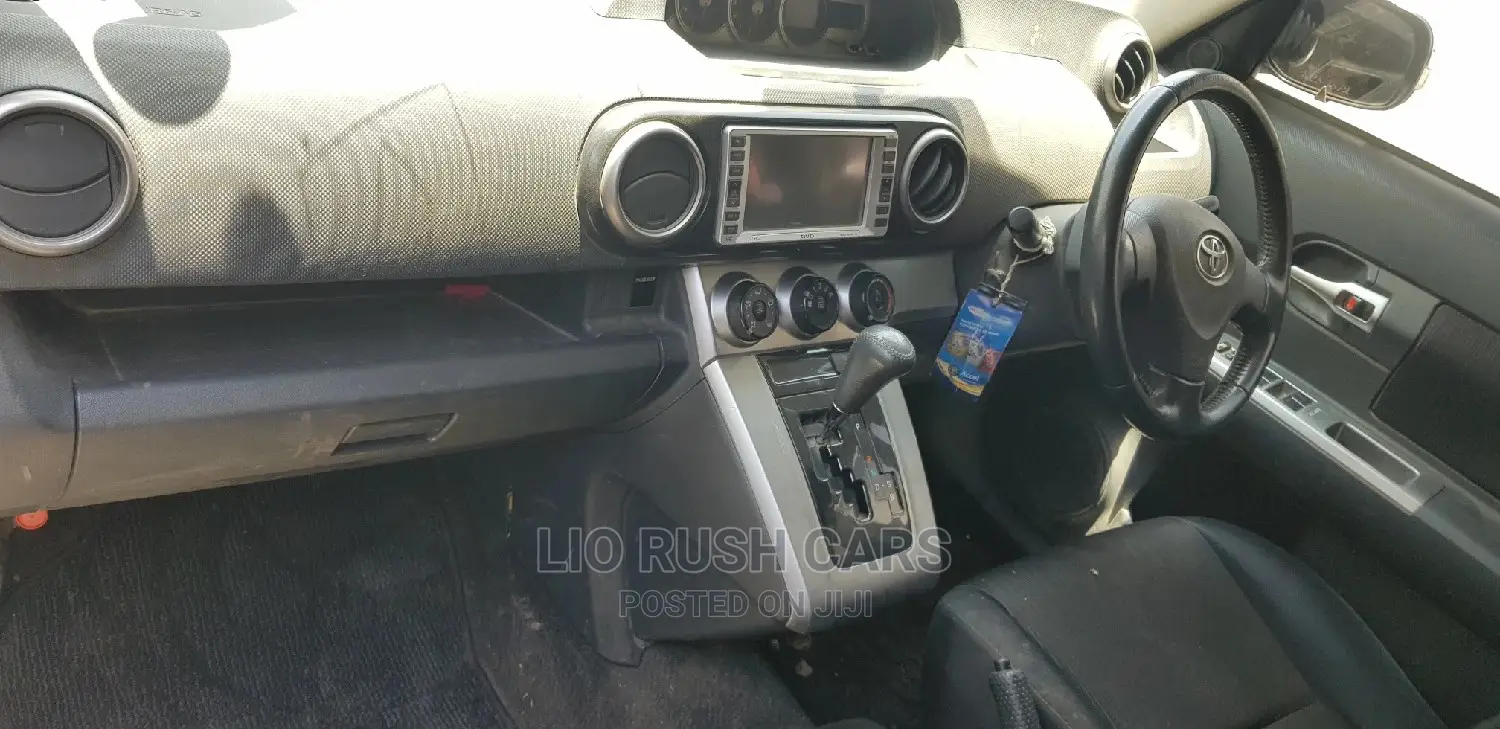 Toyota Corolla Rumion 2011 Black