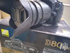 DSLR Nikon D80