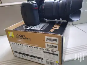 DSLR Nikon D80