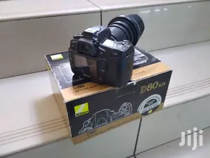 DSLR Nikon D80