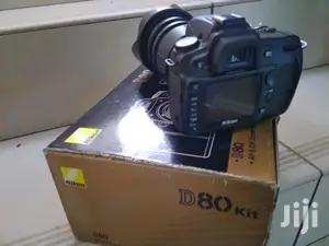 DSLR Nikon D80