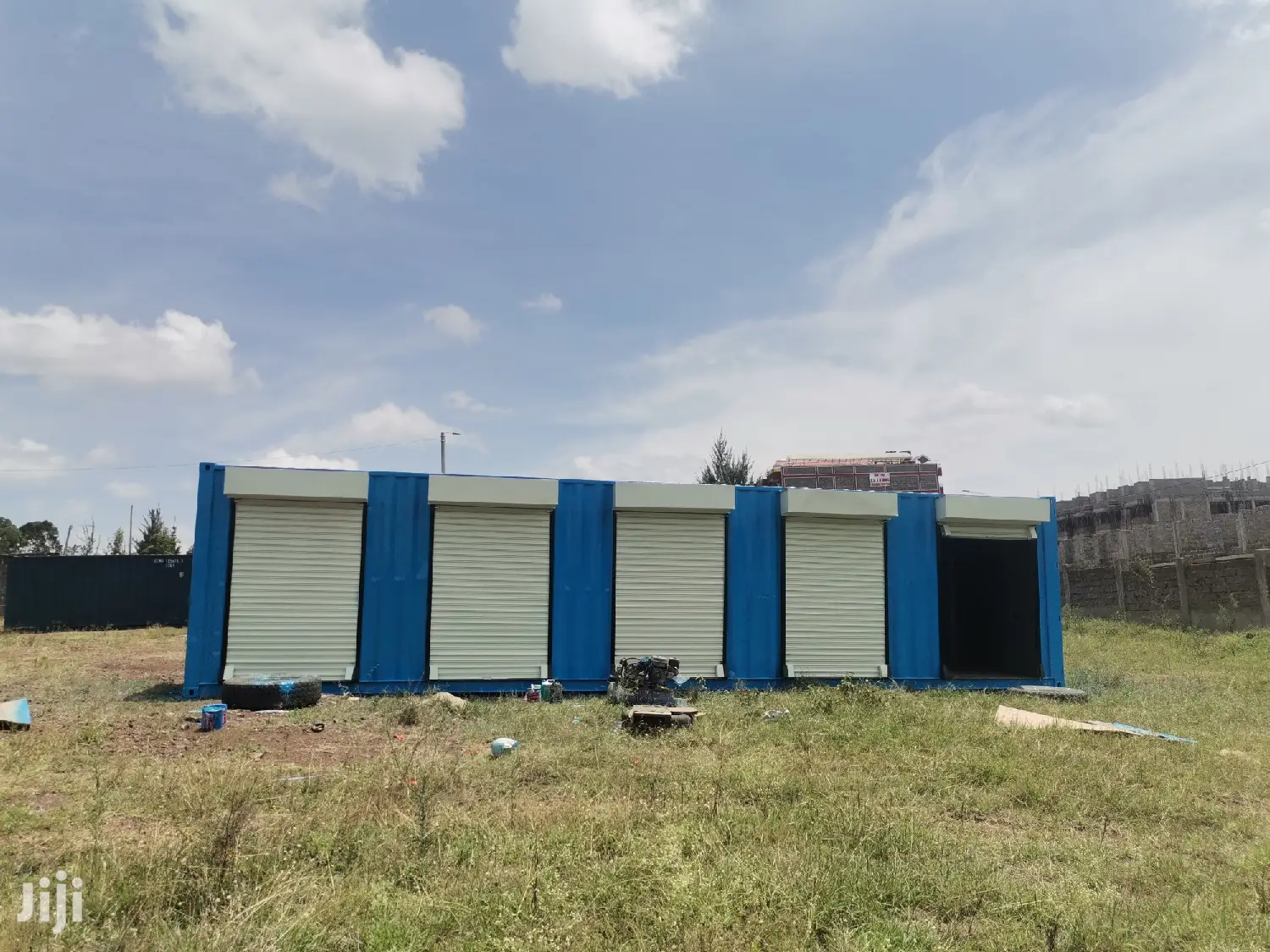 5 Stalls Container