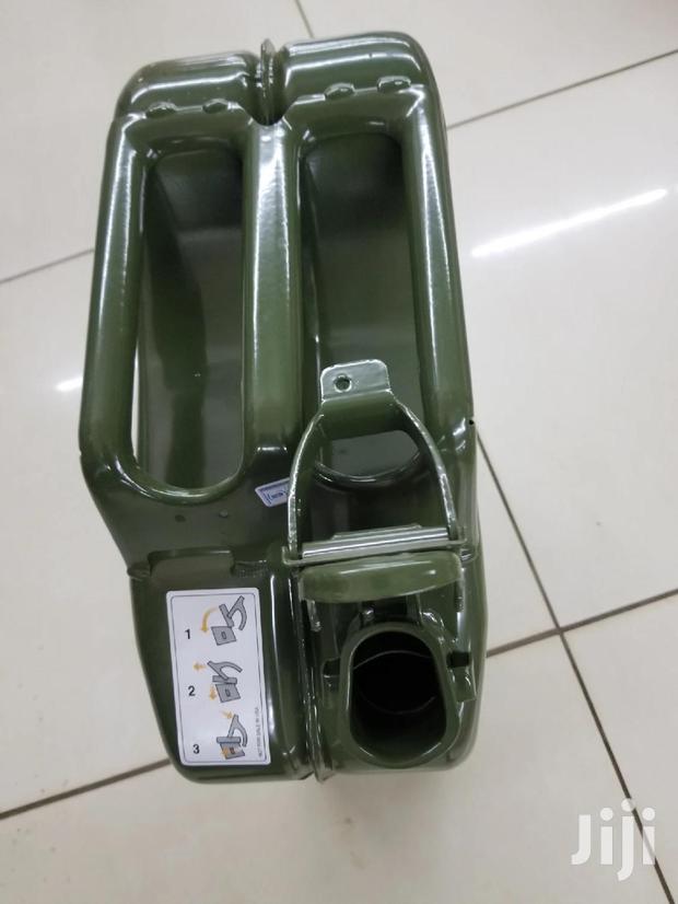 20L Metallic Fuel Can With Spout - thumbnail 3