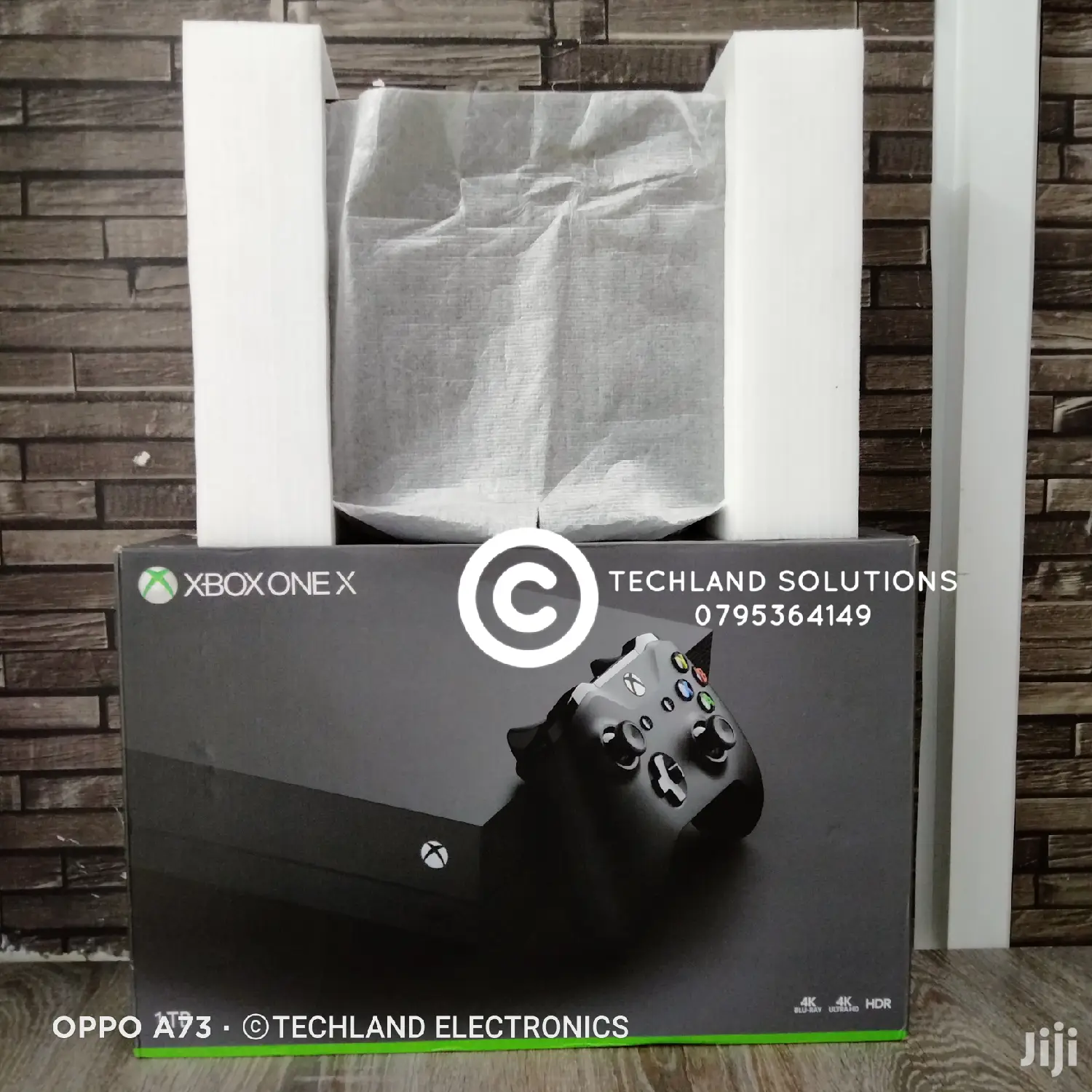 Xbox One X, One Pad + One Tb Storage, 4K Resolution