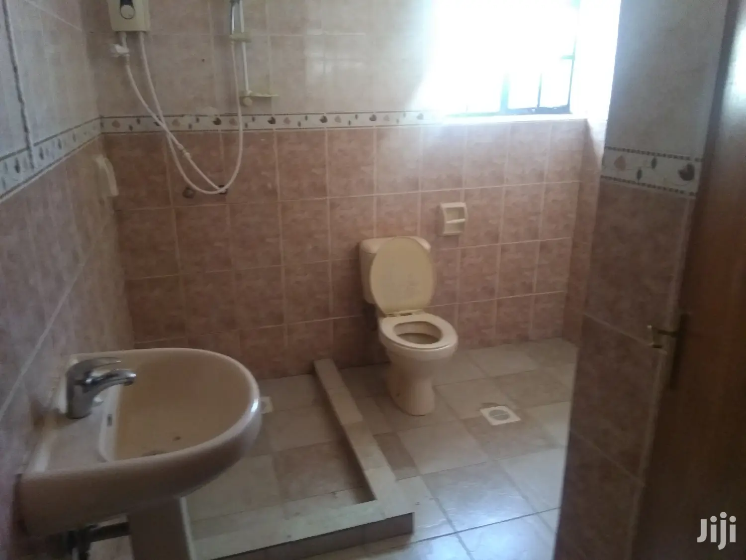 Spacious 2bedroomed Guest Wing to Let