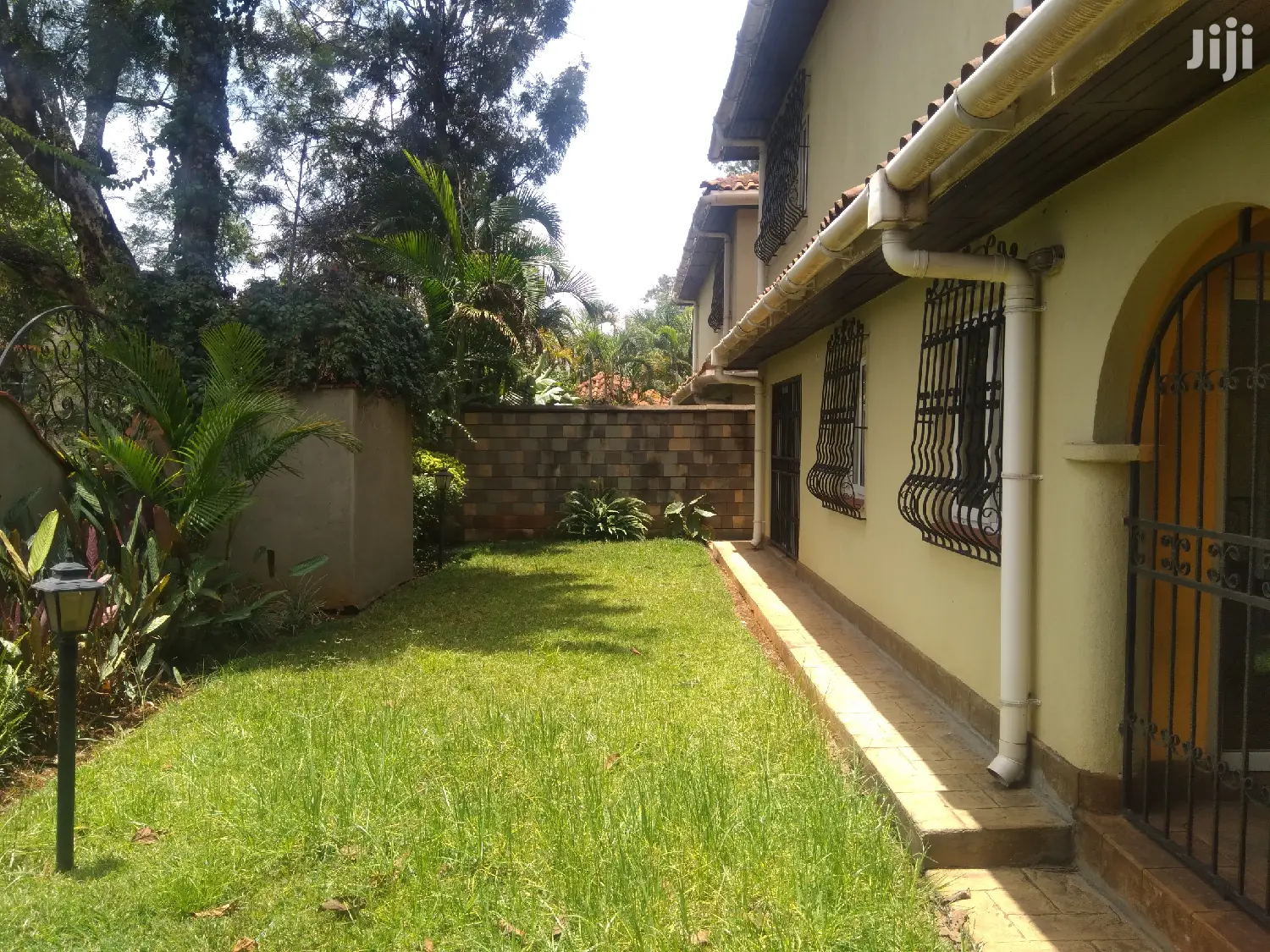 Modern 4bedroomed Mansion, 2nodsqs to Let