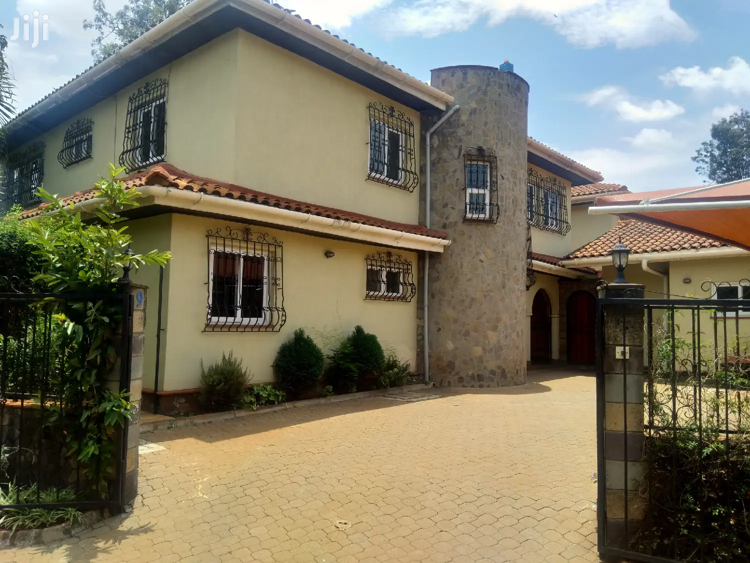 Modern 4bedroomed Mansion, 2nodsqs to Let