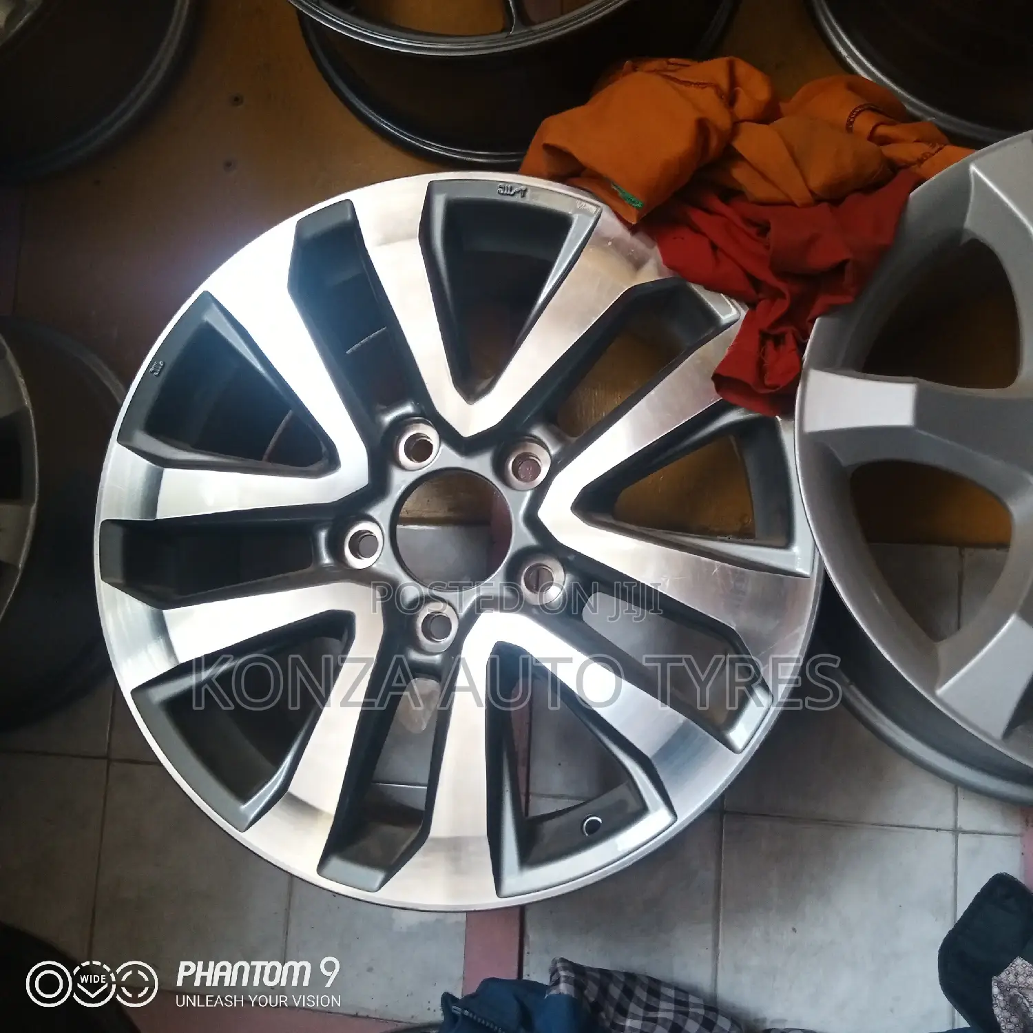Toyota V8 Sport Rims Size 20 With Cups