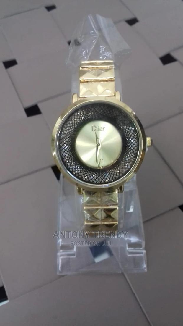 Elegant Channel Watch - main view