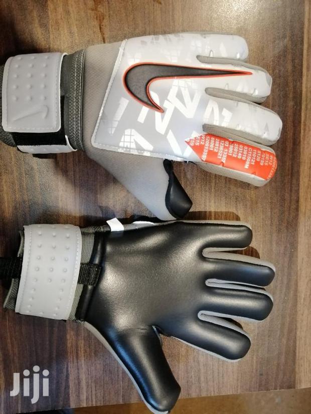 Super Goalkeeper Gloves - main view