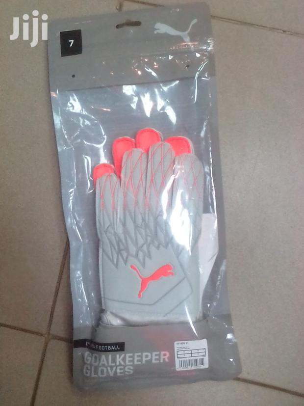 Super Goalkeeper Gloves - thumbnail 2