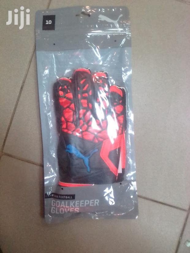 Super Goalkeeper Gloves - thumbnail 3