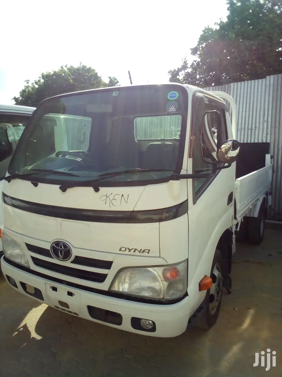 Toyota Dyna 2013 White