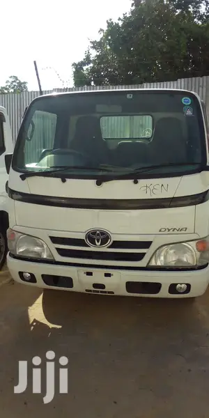 Toyota Dyna 2013 White