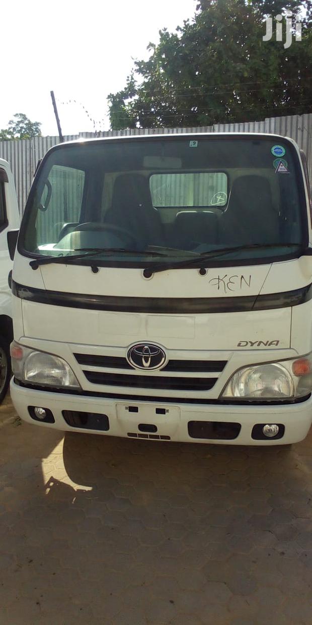 Toyota Dyna 2013 White - thumbnail 3