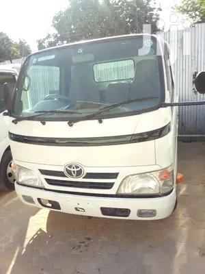 Toyota Dyna 2013 White