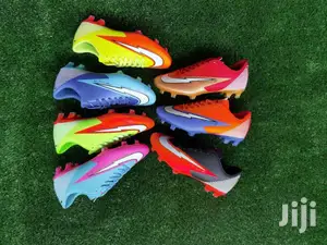 Sports Boots/Football Shoes
