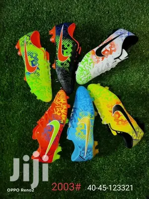 Sports Boots/Football Shoes