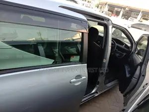 Toyota Sienta 2016 Silver