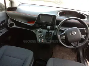 Toyota Sienta 2016 Silver
