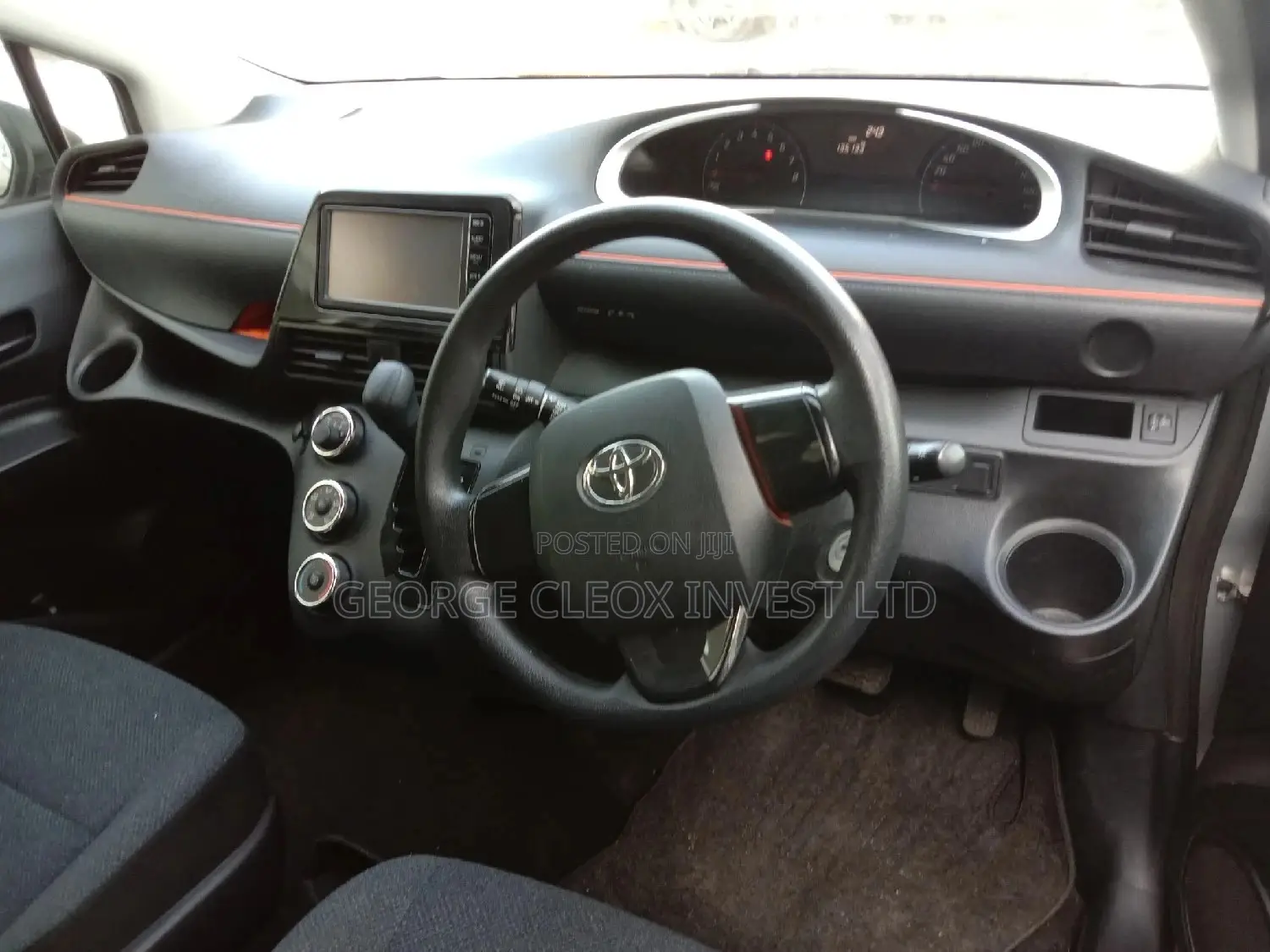 Toyota Sienta 2016 Silver