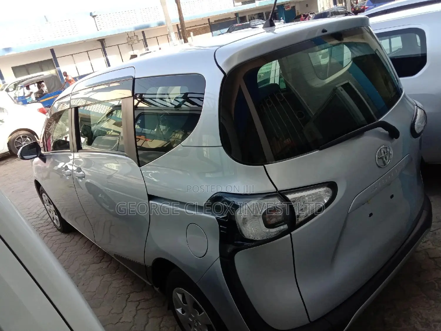 Toyota Sienta 2016 Silver