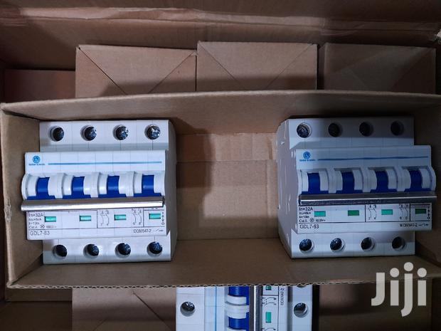 4p Dc MCB 1000v 32a - thumbnail 2