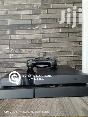 Playstation 4 , 500 Gb , Pad and All Cables