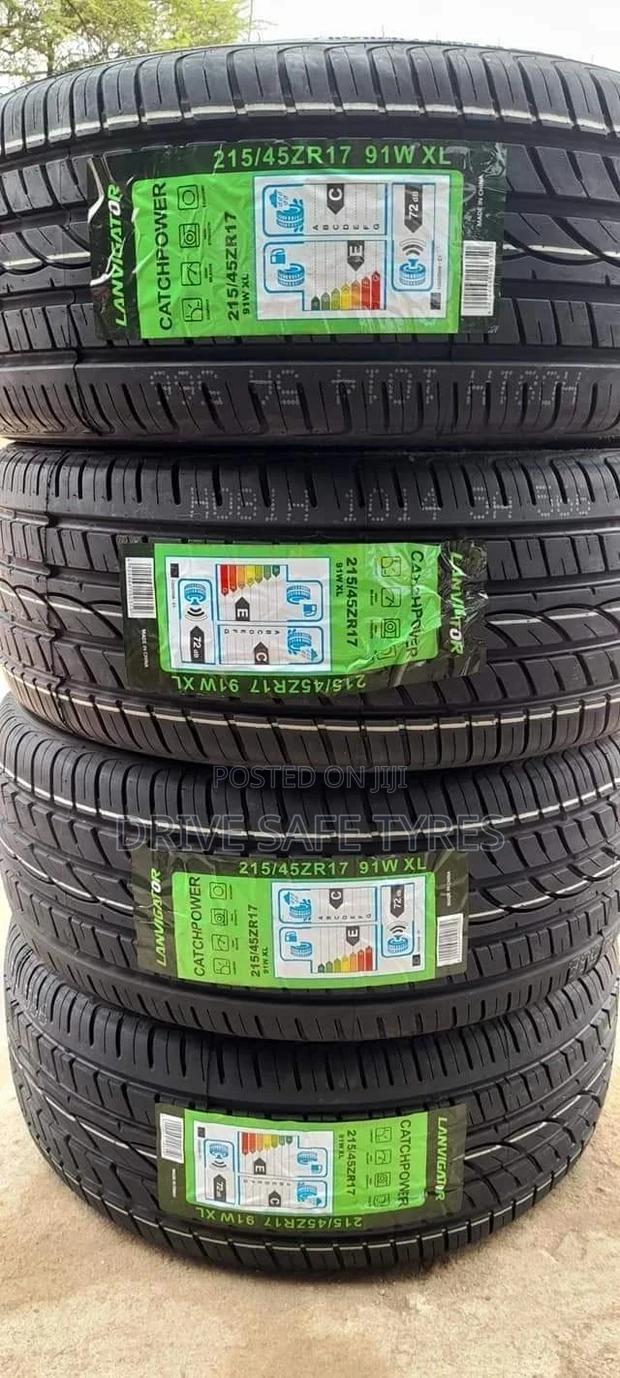 215/45 ZR17 Lavigator Tyre Made in China Nylon