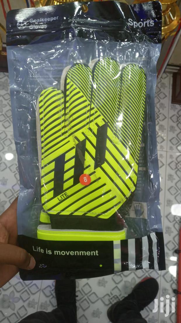 Goalkeeper Gloves - thumbnail 2