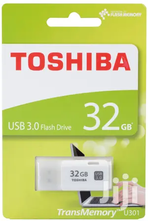 Toshiba 32GB FLASH DISK - White