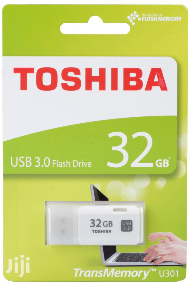 Toshiba 32GB FLASH DISK - White