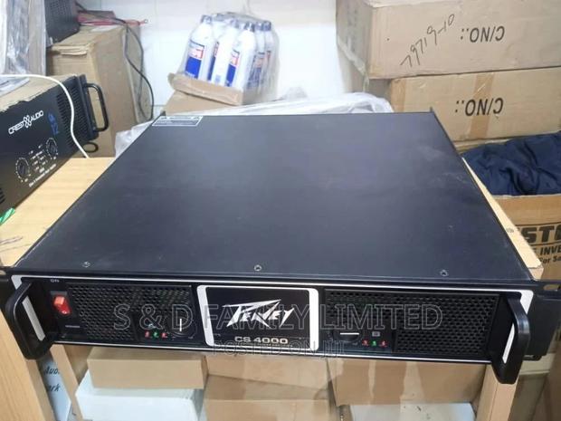 Peavey CS 4000 Power Amplifier - main view