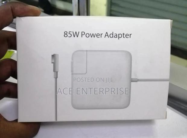 Macbook /Apple Power Adapter - main view