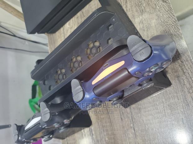 PS4 Pro Cooling+ Charging Dock - main view