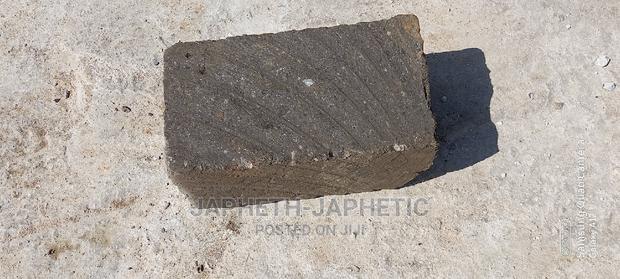 1st Grade Grey Machine Cut Stones - thumbnail 3