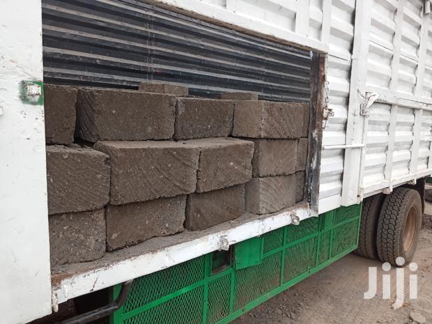 Ndarugo,Machine Cut Stones
