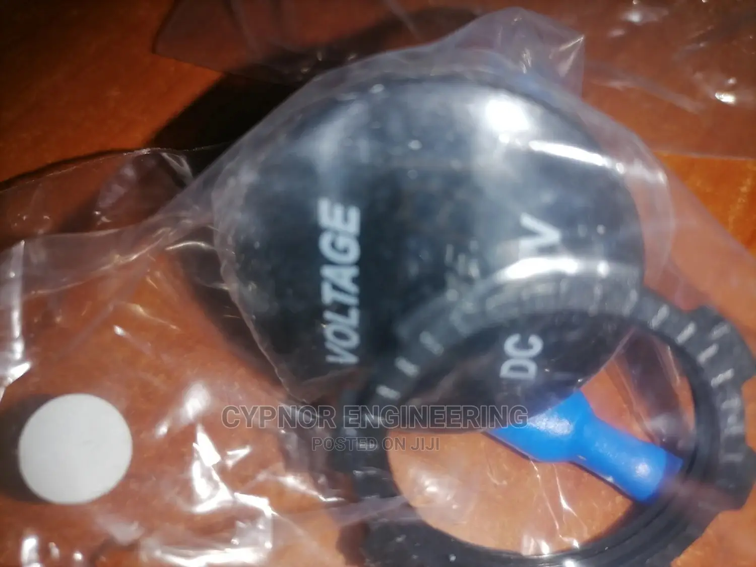 Voltage Meter With 2 Fast Chargers