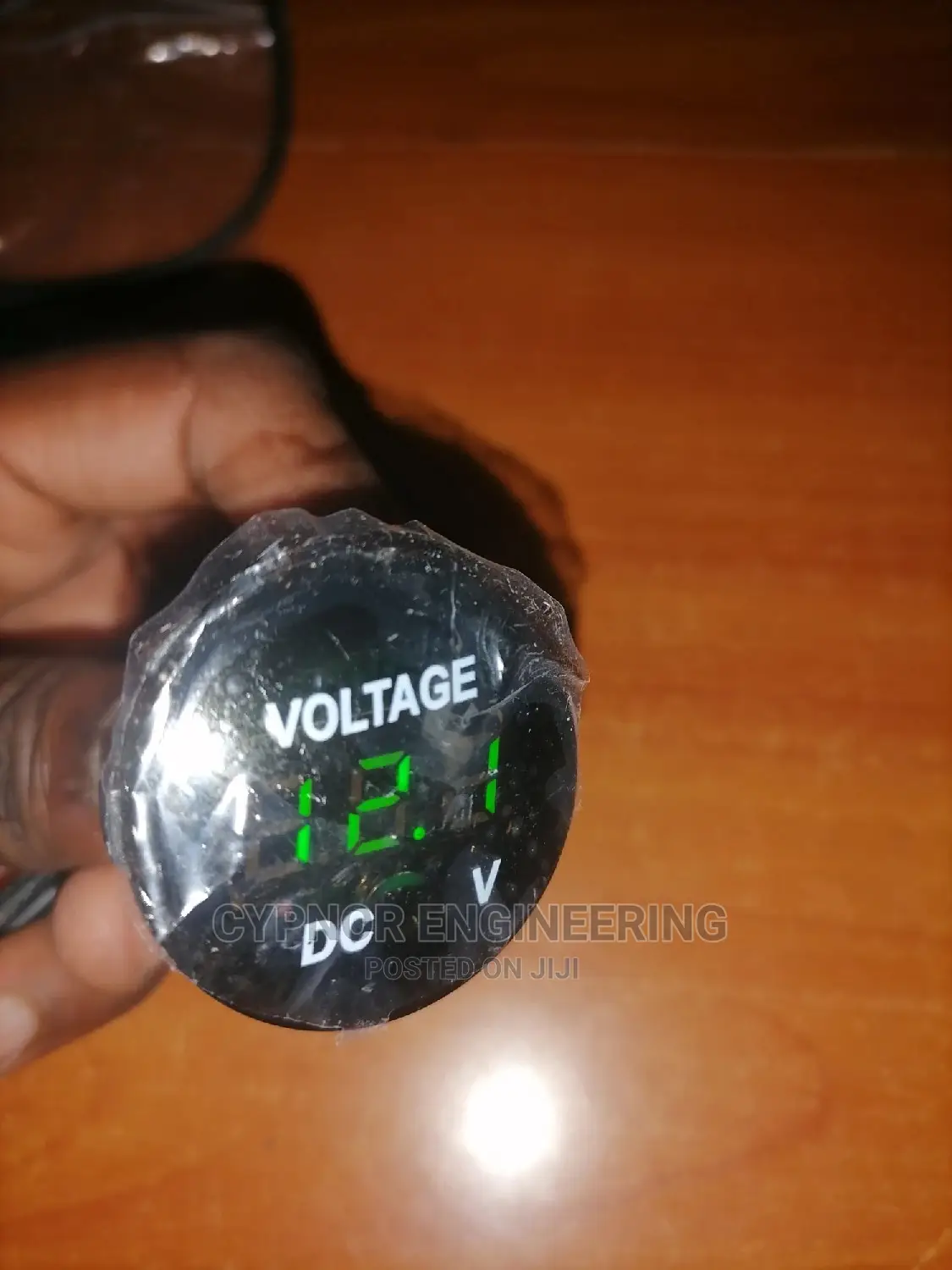 Voltage Meter With 2 Fast Chargers