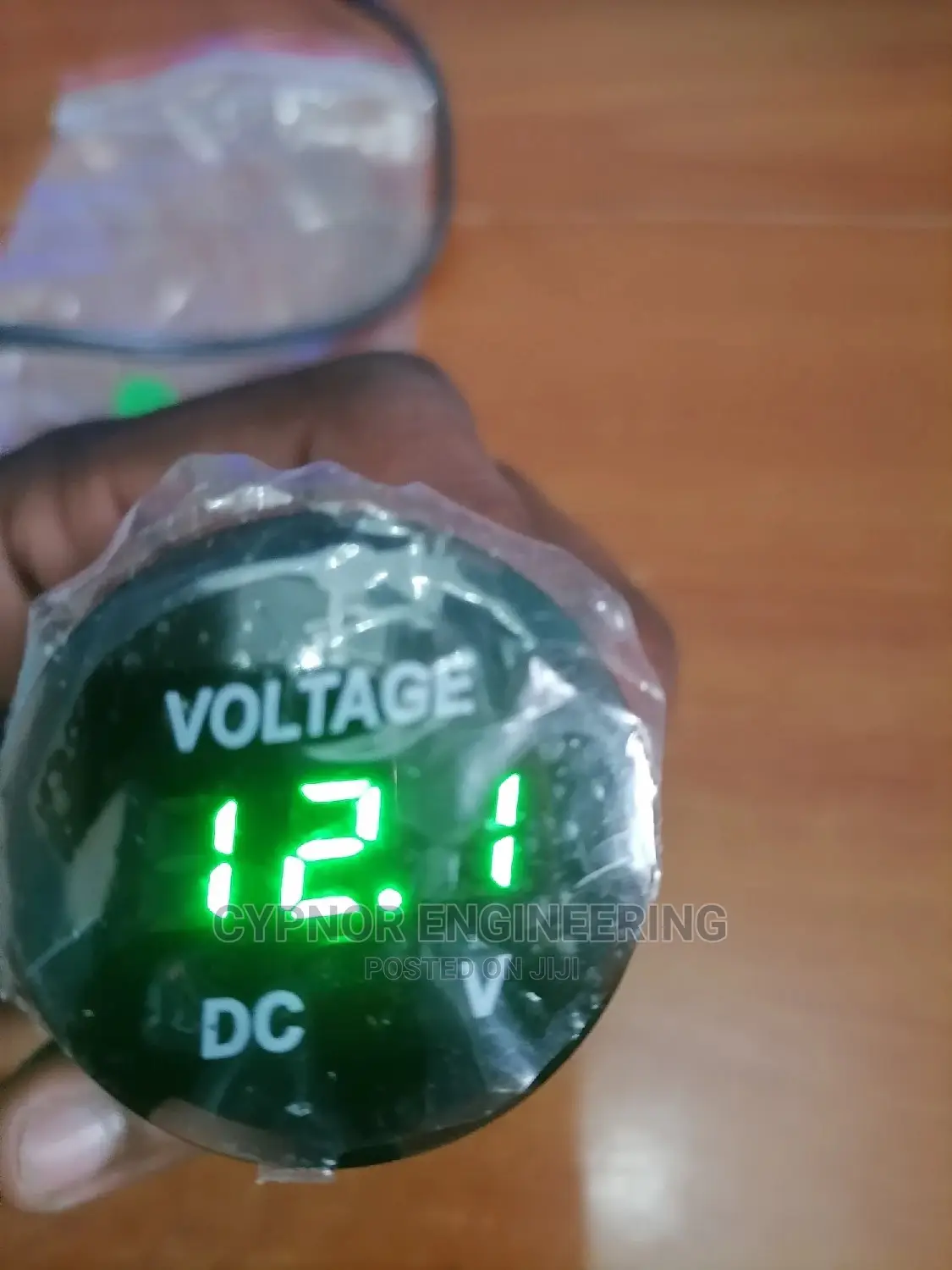 Voltage Meter With 2 Fast Chargers