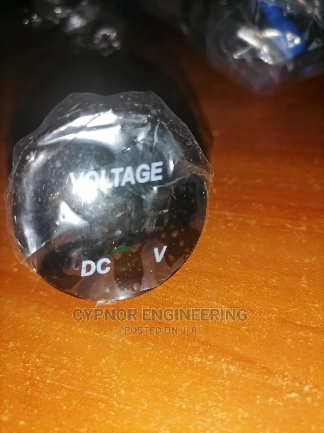 Voltage Meter With 2 Fast Chargers