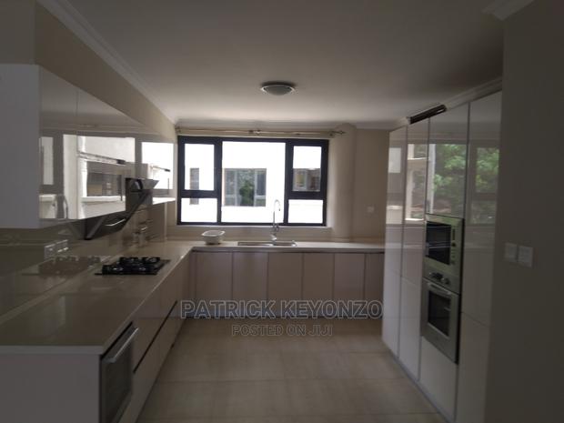 Exactive 3bedroomed Apartment With DSQ to Let - thumbnail 4