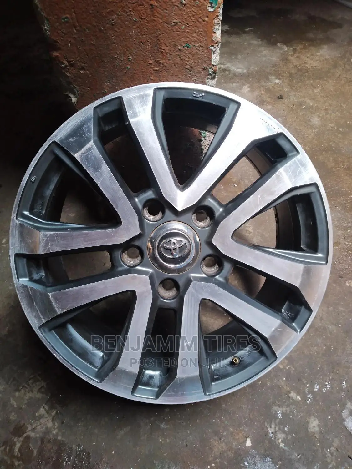 Original Rims for Landcruiser V8 Set Size 20 Inch.