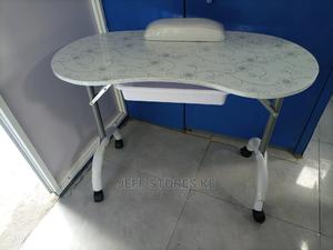 Manicure Table - main view