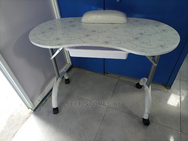 Manicure Table