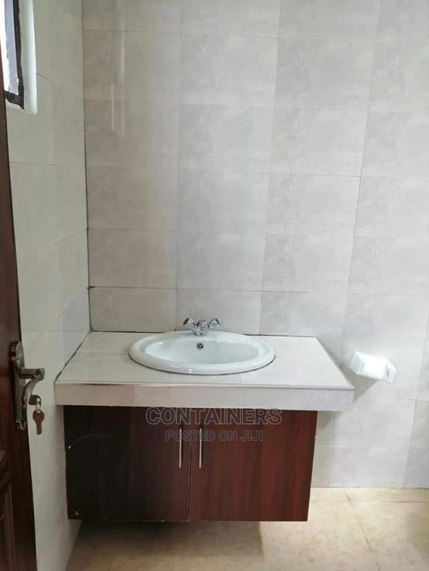 Shipping Container Into a Bedsitter - thumbnail 3