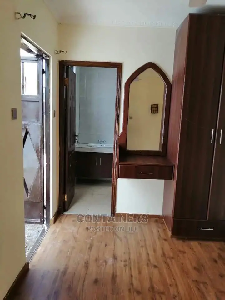 Shipping Container Into a Bedsitter